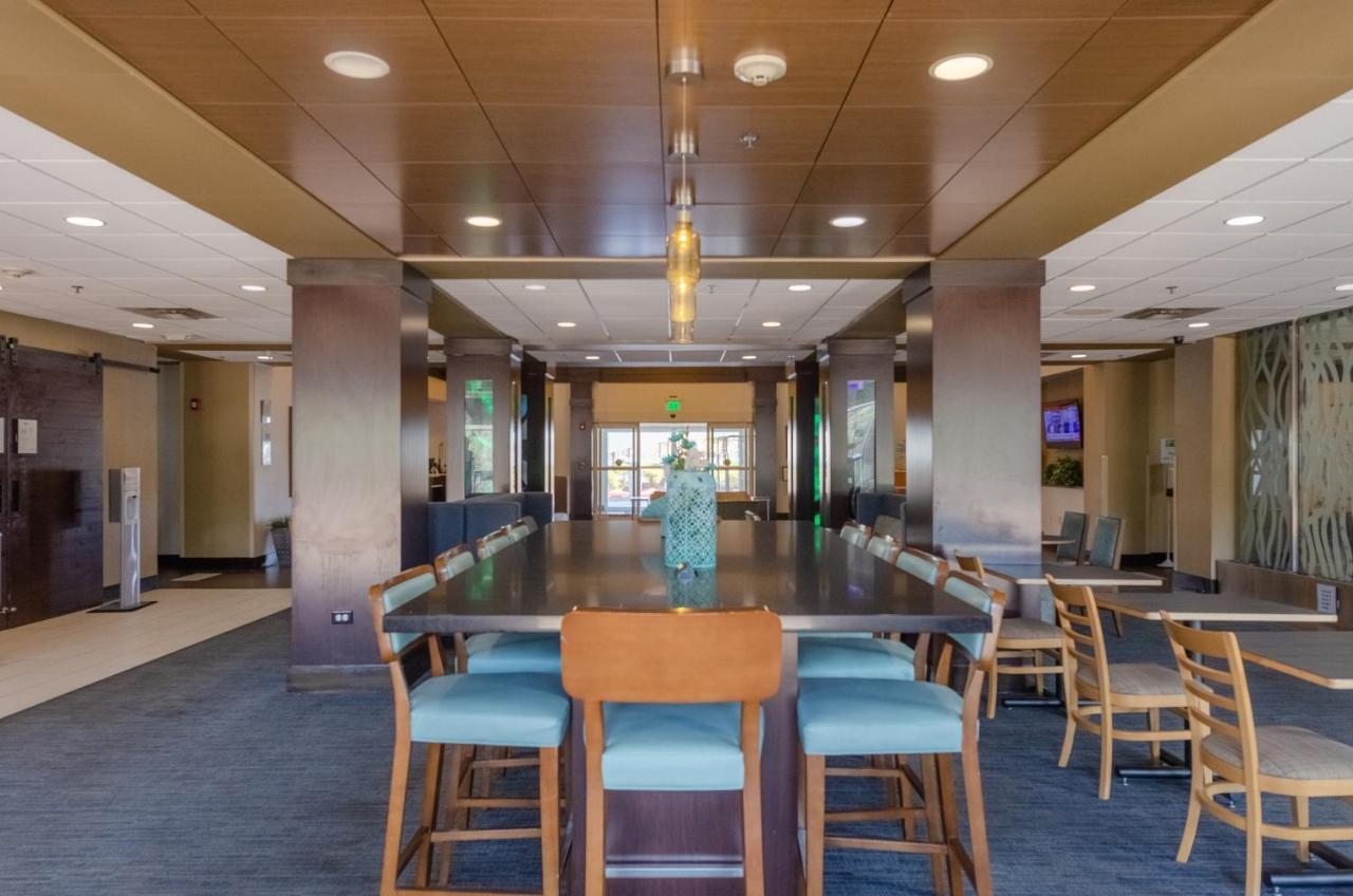 Holiday Inn Express Hotel & Suites Atlanta Airport West - Camp Creek By Ihg Екстериор снимка