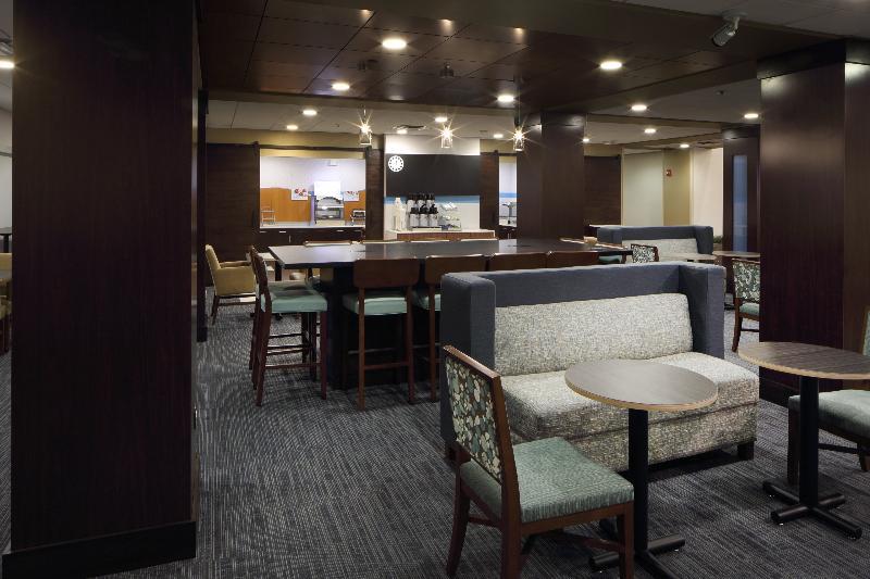Holiday Inn Express Hotel & Suites Atlanta Airport West - Camp Creek By Ihg Екстериор снимка